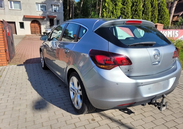 Opel Astra cena 22900 przebieg: 157000, rok produkcji 2011 z Włocławek małe 121